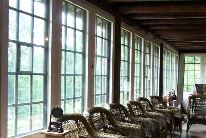 Craftsman Farms Log House Porch, Domov Gustava Stickleyho 1908-1917, v Morris Plains, New Jersey