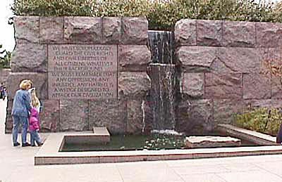 Obrázok vodopádu v miestnosti 2 pamätníka FDR vo Washingtone D.C.