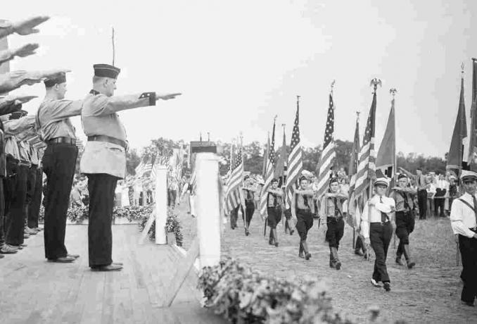 Fotografie nemeckej americkej bund pochádzajú v tábore v New Jersey.