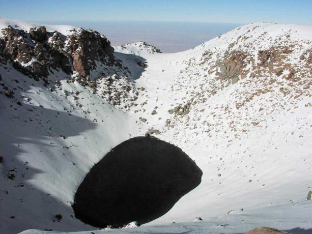 Kráterové jazero Licancabur v Čile