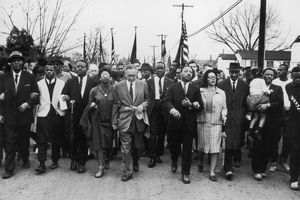 Martin Luther King Marches s civilistami za občianske práva.
