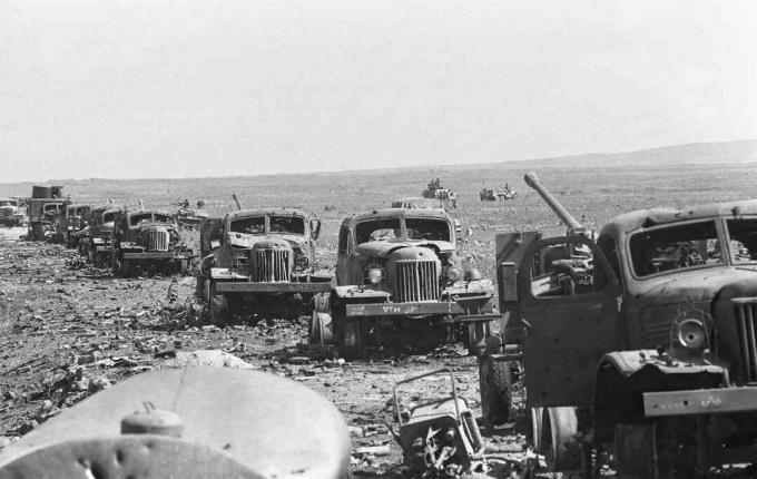 Zničený sýrsky konvoj na Golanských výšinách, 1973.