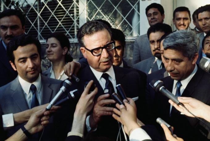 Salvador Allende oslavuje víťazstvo