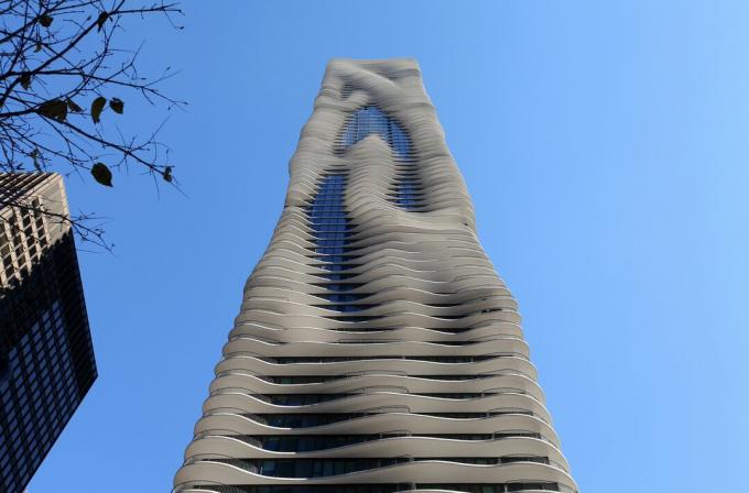 Architekt Jeanne Gangovej The Aqua v Lakeshore East Condominiums, v Chicagu, Illinois v roku 2013