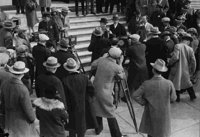 Fotografie spravodajského kameramana, ktorý pokrýva Teapot Dome