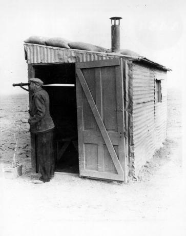 Goddard vo svojom Launch Control Shack