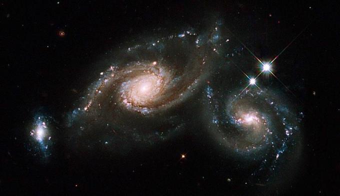 Tri galaxie, ktoré videl Hubbleov vesmírny teleskop