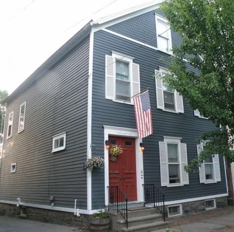 Sivý a biely dom v Stockade, Schenectady, NY