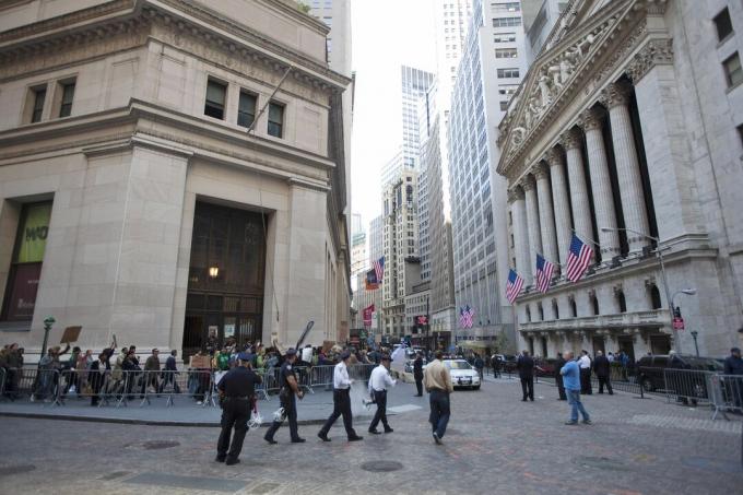 Historická križovatka Broad Street a Wall Street v New Yorku