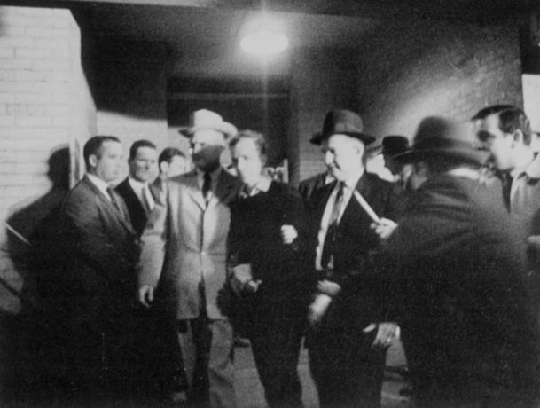 Jack Ruby Maneuvering vymáhanie práva strieľať Lee Harvey Oswald