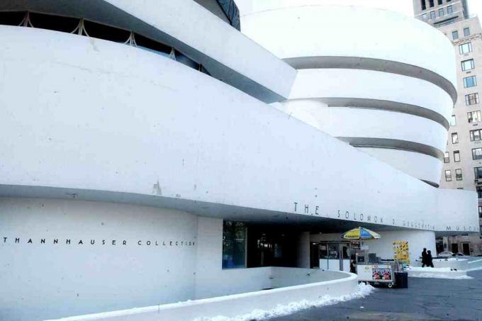 Guggenheimovo múzeum Frank Lloyd Wright Šalamún R. Guggenheimovo múzeum Franka Lloyda Wrighta bolo otvorené 21. októbra 1959