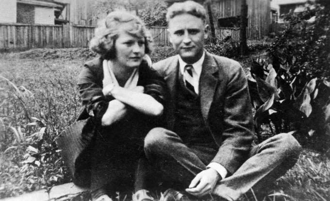 Zelda a F. Scott Fitzgerald sedia v záhrade