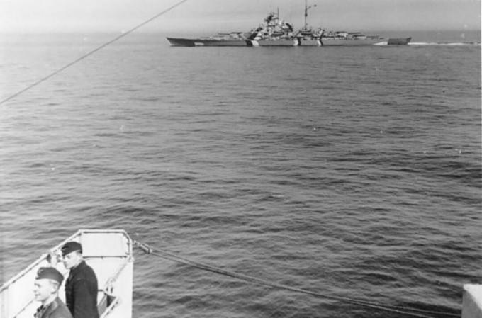 Bismarck v Baltskom mori, 1941