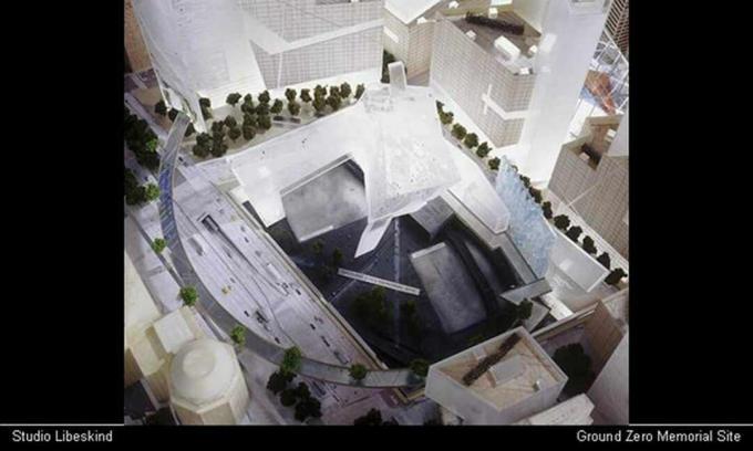 Plán svetového obchodného centra Studio Libeskind, pozemné pamätné miesto Zero 2002 z prezentácie snímok z decembra 2002