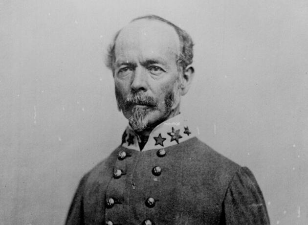 Generál Joseph Johnston sedel v uniforme Konfederačnej armády.