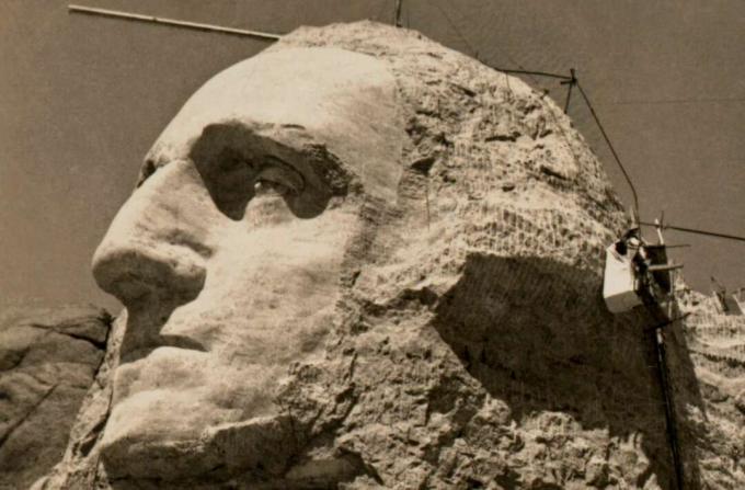 Washington je tvár vo výstavbe na Mt. Rushmore