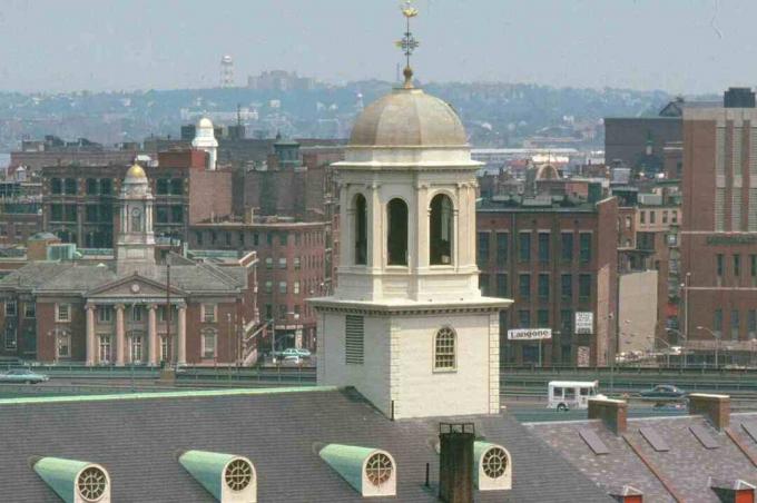 kupola, weathervane, zvonica - všetko v kupole Atop Faneuil Hall