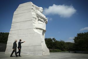Obama a indický premiér pri pamätníku MLK