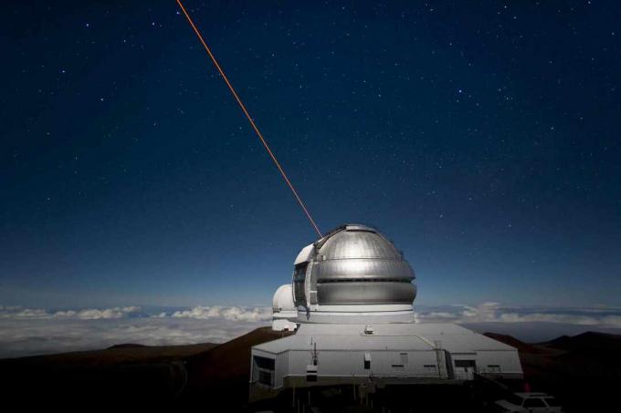 Observatórium Gemini North so systémom laserovej vodiacej hviezdy.