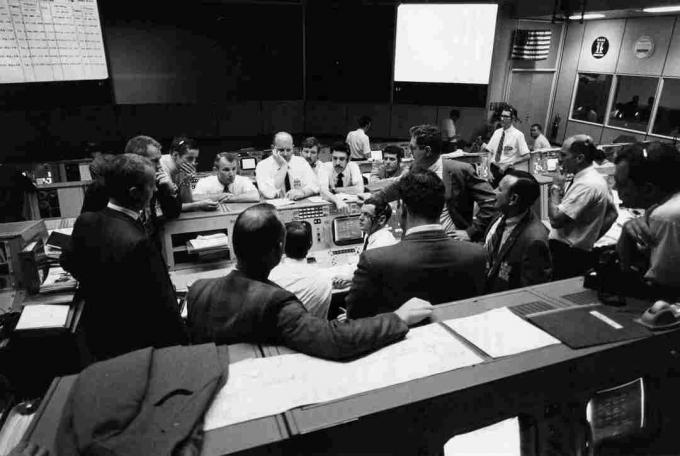 Apollo 13 Kontrola misie v Houstone