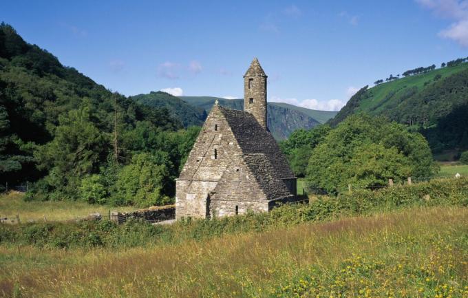 Kamenný kostol v Glendalough, Írsko, grófstvo Wicklow