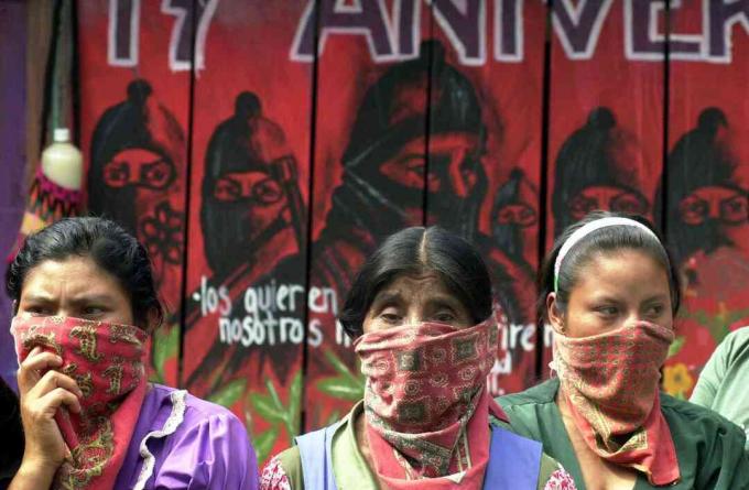 Tri zapatistické ženy s maskovanými tvárami