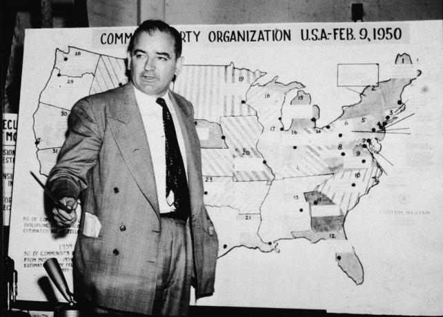 Fotografia Sen. Joseph McCarthy na mape