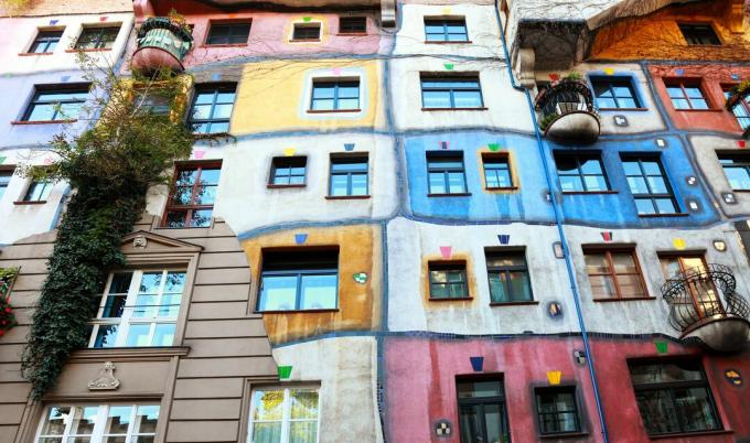 Hundertwasserhaus, Viedeň, rakúsky umelec Friedensreich Hundertwasser a Joseph Krawina