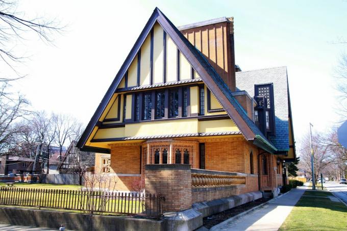 Nathan G. Moore House, postavený v roku 1895, navrhnutý a prerobený Frankom Lloydom Wrightom, Oak Park, Illinois